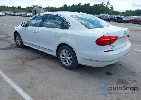 2016 Volkswagen Passat 1.8T S z USA, uszkodzony, nr VIN 1VWAT7A36GC062327